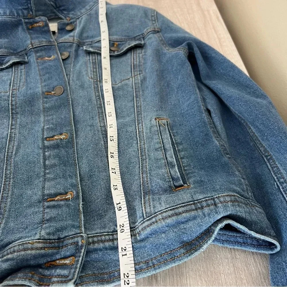 Universal Thread Medium Wash Lightly Distressed
Jean Jacket Size Small - Picture 13 of 14